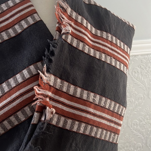 Wilfred wool blanket scarf, Aritzia - Picture 2 of 2